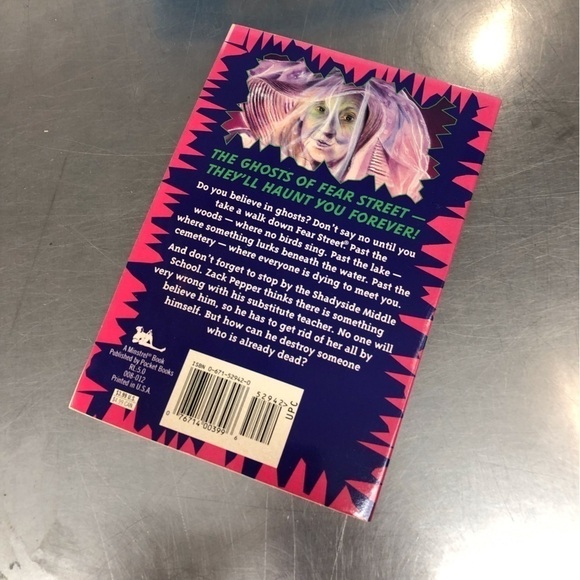 Ghosts of Fear Street: Who’s Been Sleeping in My Grave? By: R.L. Stine book - Picture 5 of 6